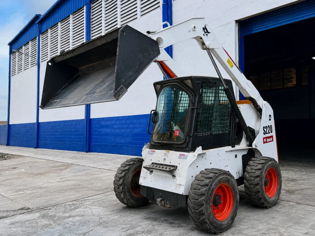 Minicargadora BOBCAT S220